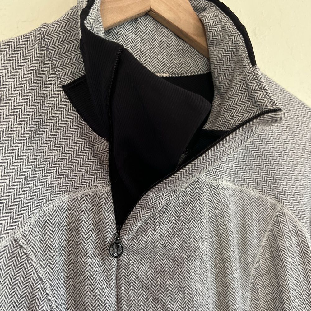 lululemon athletica Gray Long-Sleeve Half-Zip Pullover - Picture 10 of 13